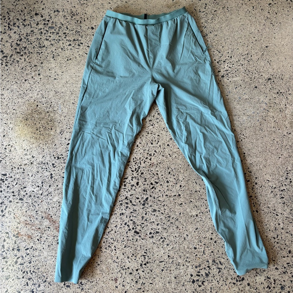 Lululemon run state joggers size small light green